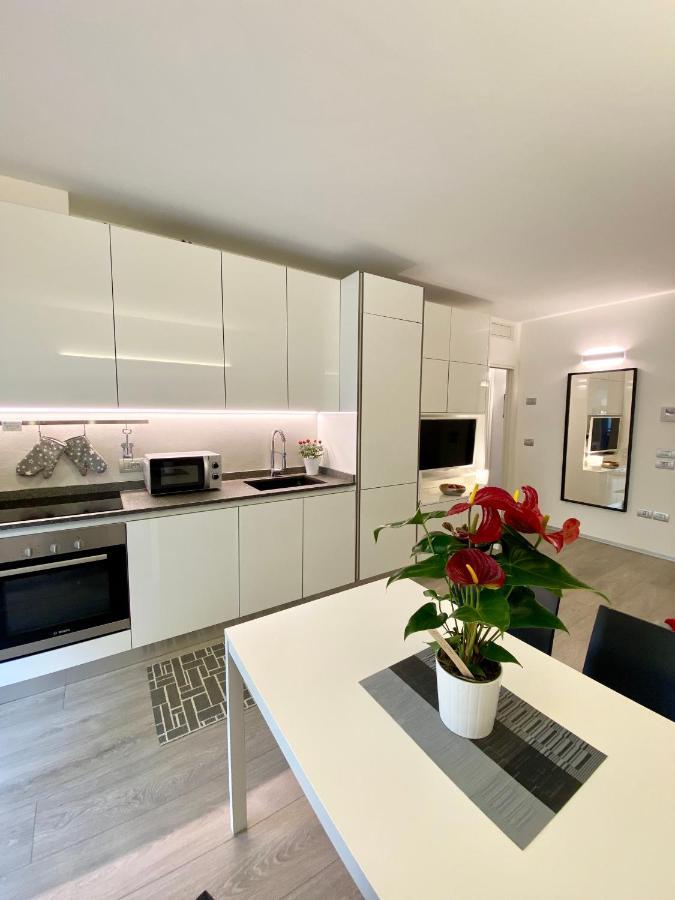 Appartamento Miranda Con Giardino Privato E Pool Luaran gambar