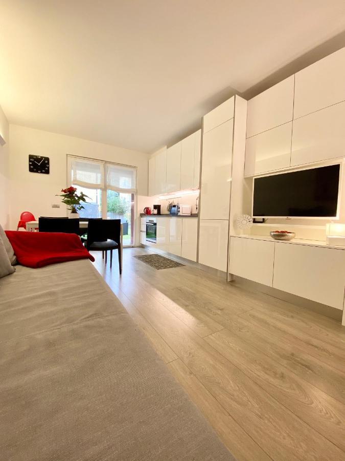 Appartamento Miranda Con Giardino Privato E Pool Luaran gambar